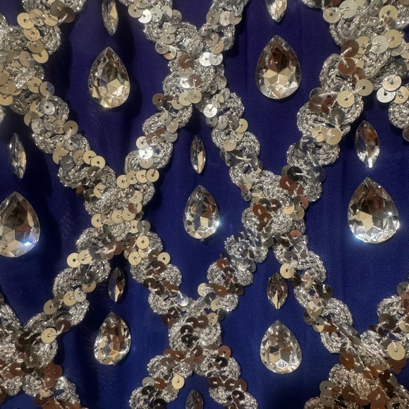 S-XS dress made from beautiful jewels. - Picture 5 of 6